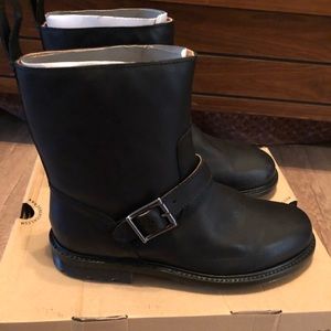 Dr. Martens Isaac